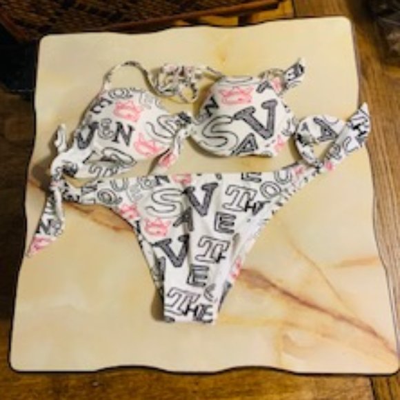 Save the Queen  Printed Bikini - Picture 2 of 12